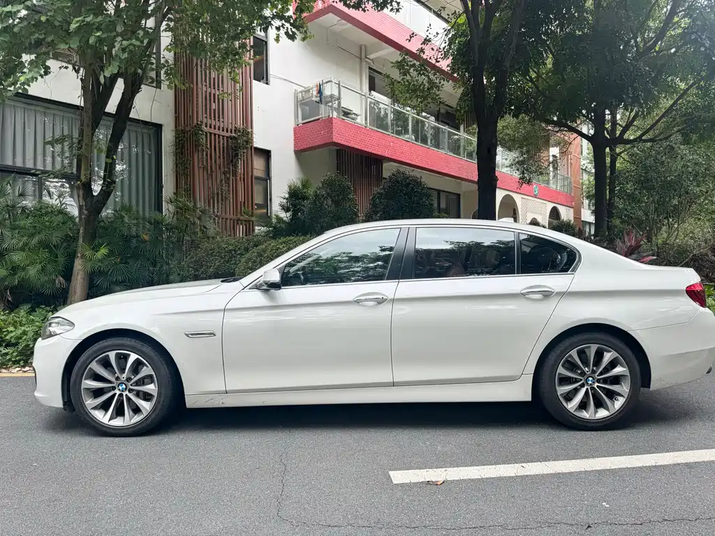BMW 5 Series — миниатюра 5