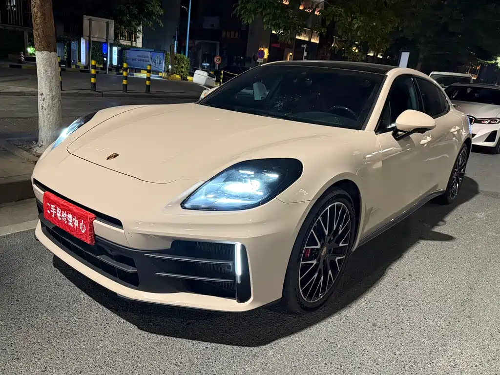 PORSCHE PANAMERA