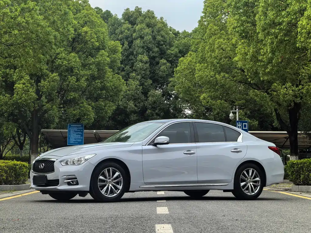 INFINITI  Q50L