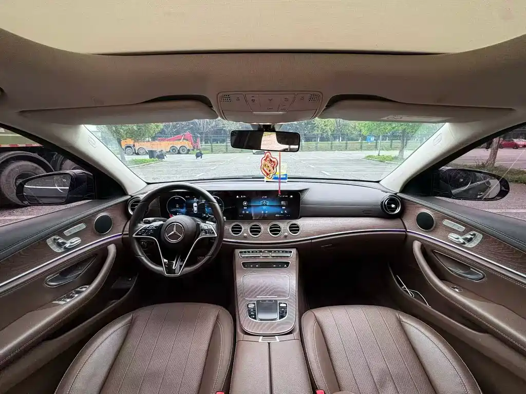 Mercedes-Benz E-Class — миниатюра 4