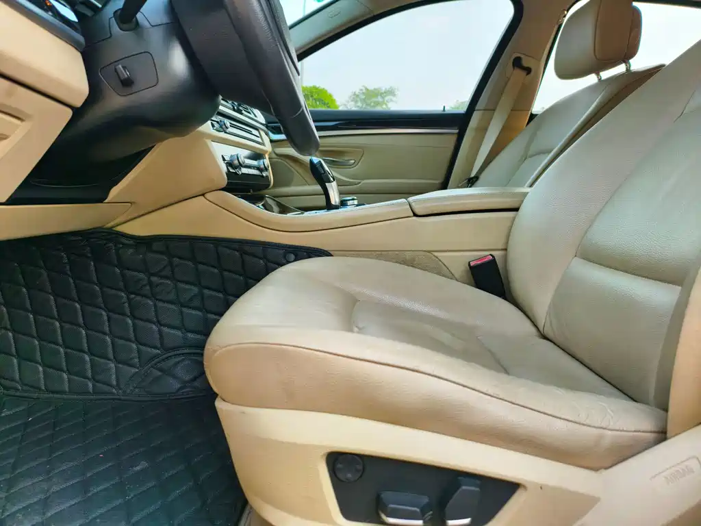 BMW 5 Series — миниатюра 13