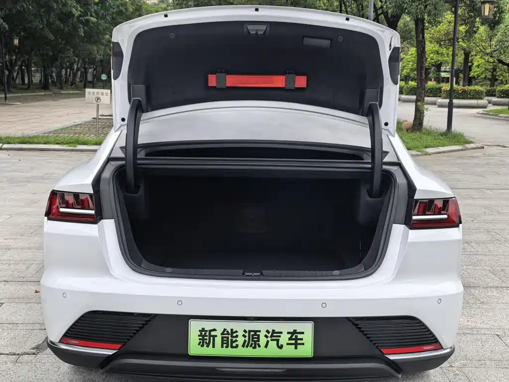BYD Han — миниатюра 16