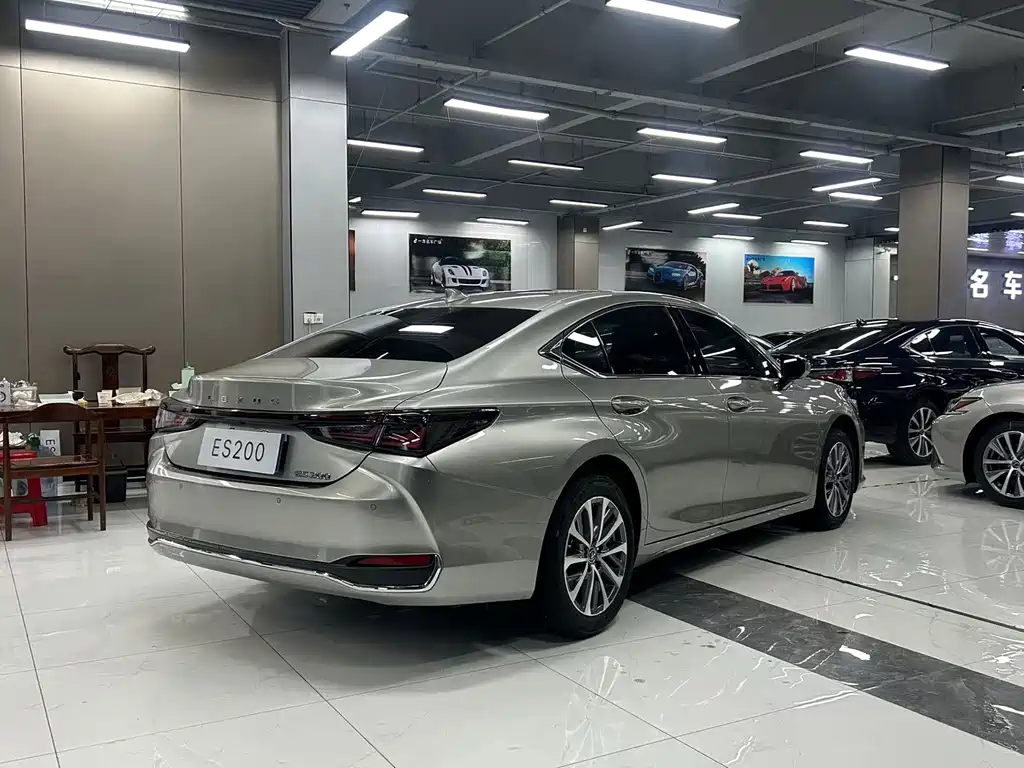 Lexus ES — миниатюра 7