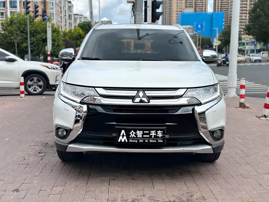 Mitsubishi Outlander — миниатюра 2