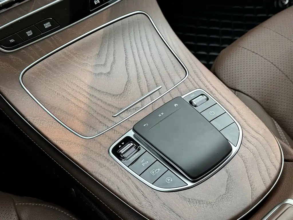 Mercedes-Benz E-Class — миниатюра 12