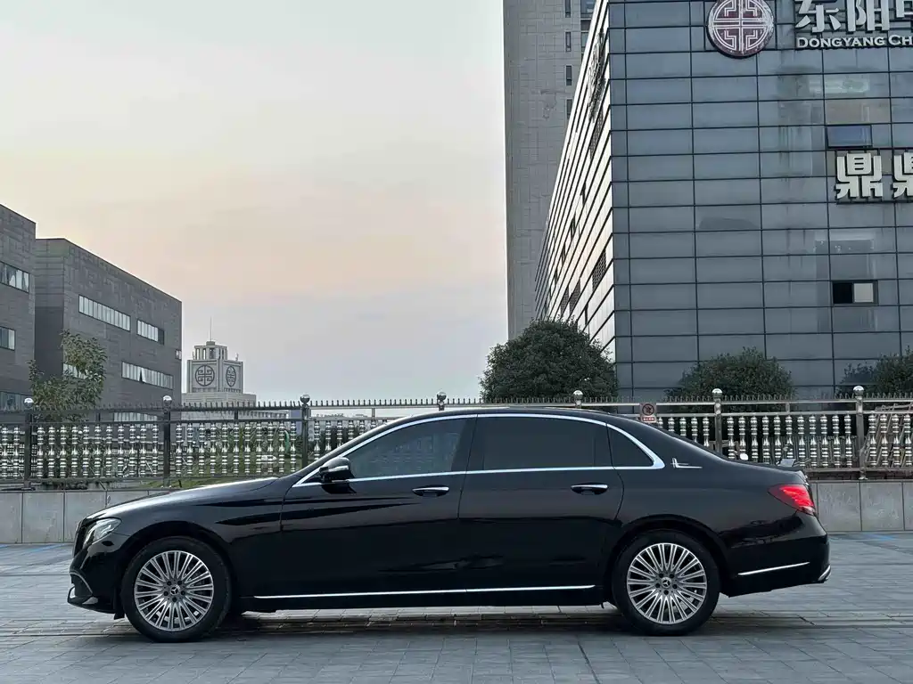 Mercedes-Benz E-Class — миниатюра 15