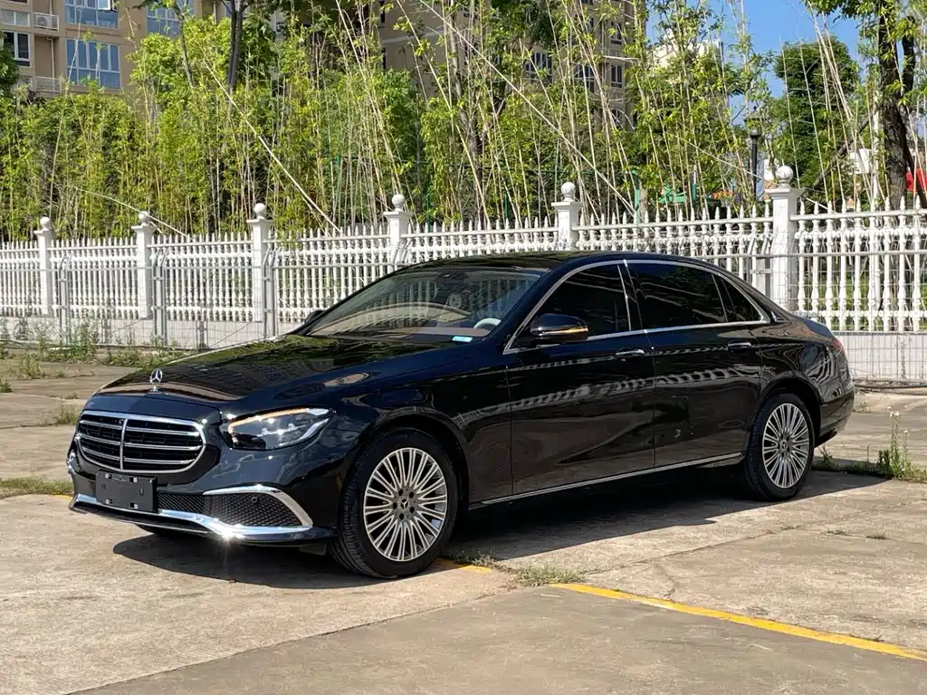 Mercedes-Benz E-Class — миниатюра 2