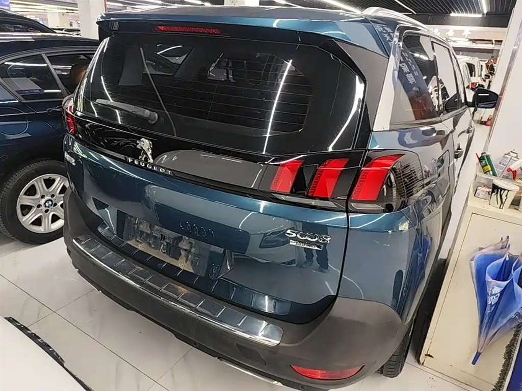Peugeot 5008 2017 380THP 5 мест Elite