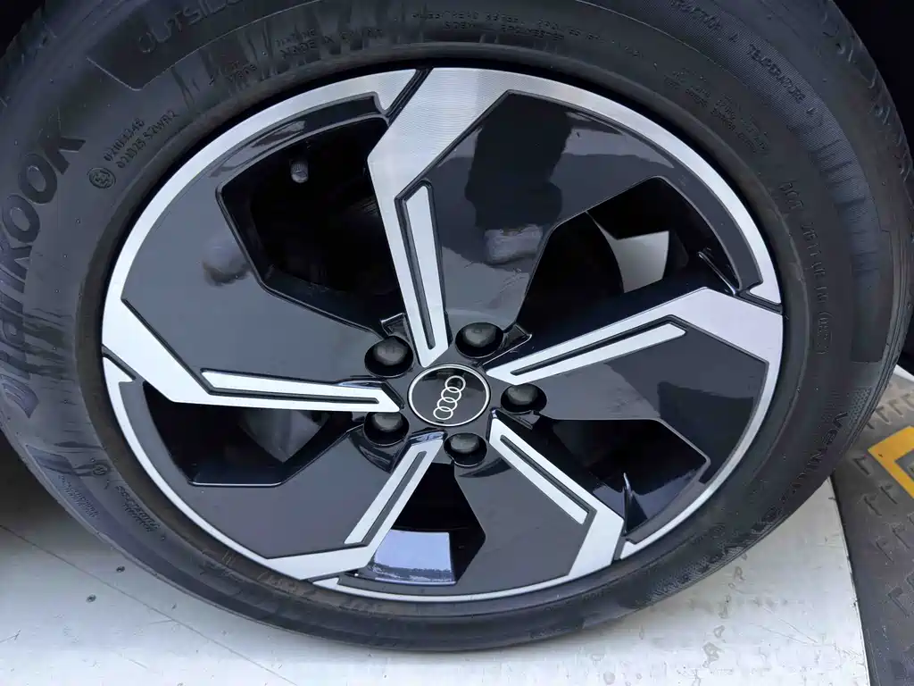 Audi Q2L e-tron — миниатюра 19