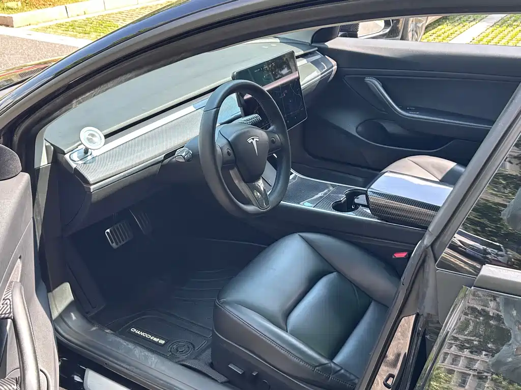Tesla Model 3 — миниатюра 9