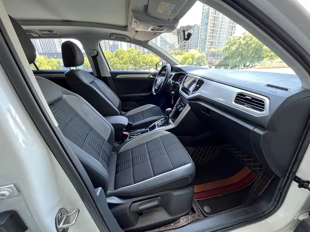 Volkswagen T-Roc — миниатюра 9