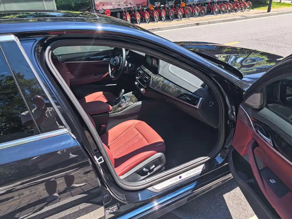 BMW 5 Series — миниатюра 15