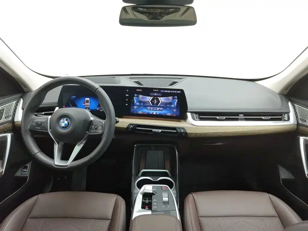 BMW iX1 2023 xDrive30L X