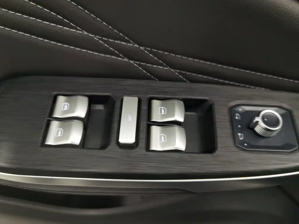 Wey Wey VV5 — миниатюра 9