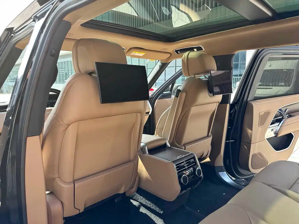Land Rover Range Rover 2023 3.0 L6 400PS Long Wheelbase