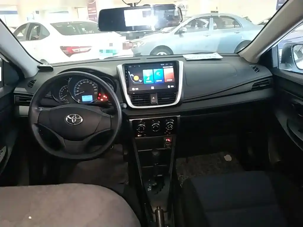 Toyota Yaris L — миниатюра 10