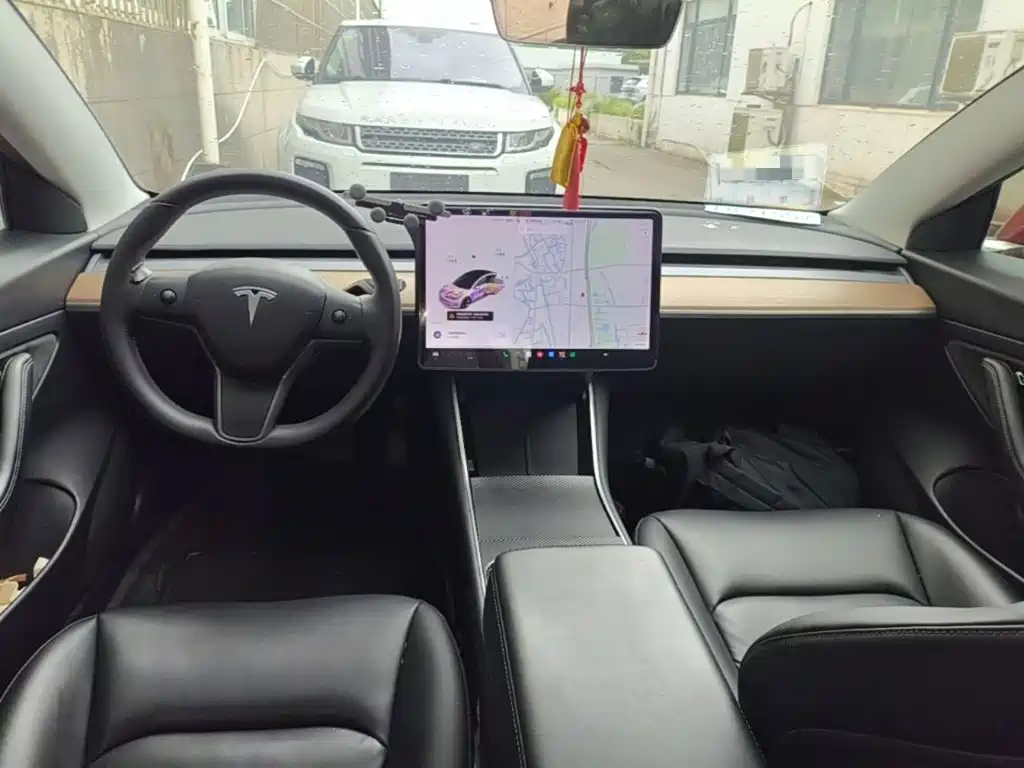 Tesla Model 3 — миниатюра 10