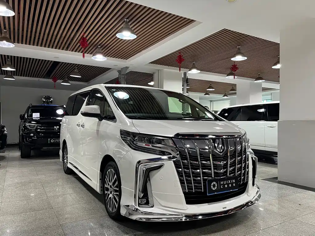 Toyota Alphard — миниатюра 3