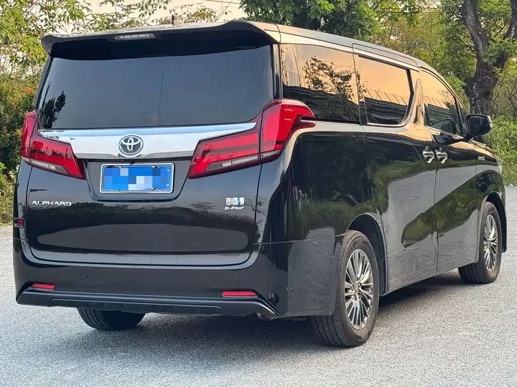 Toyota Alphard — миниатюра 4