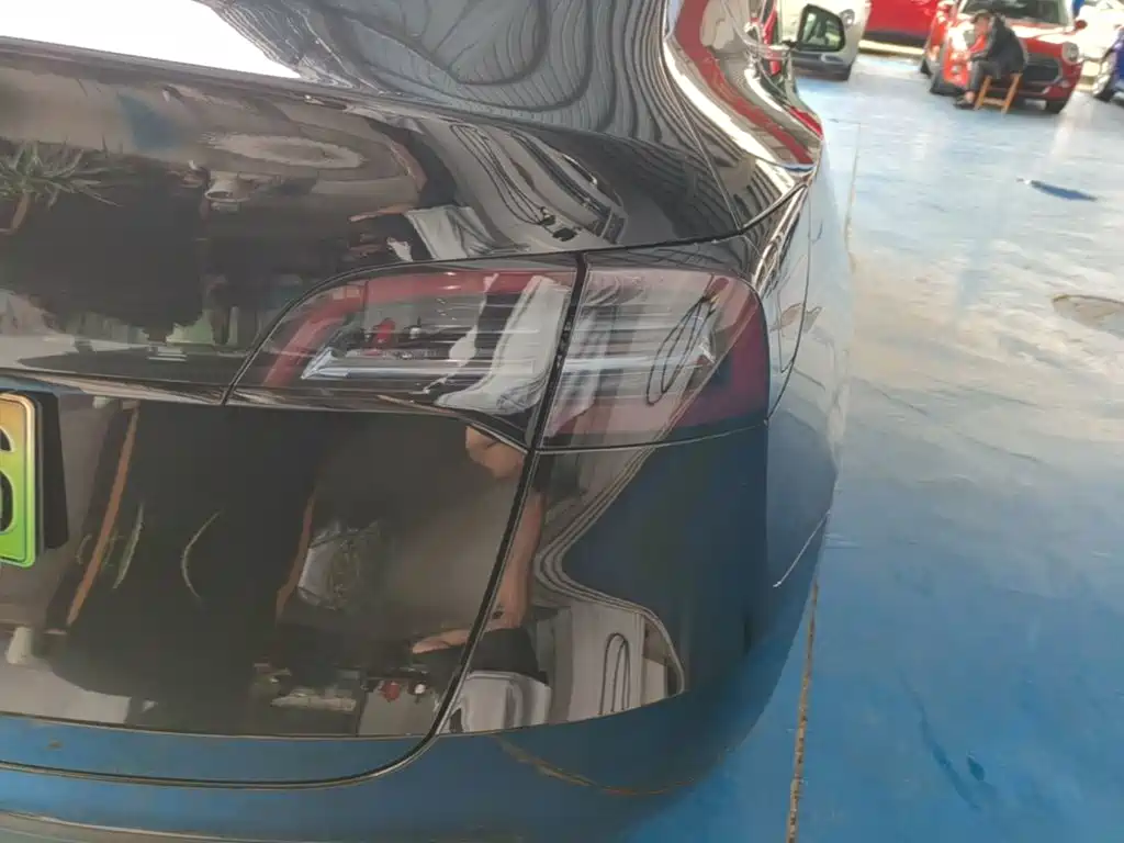 Tesla Model Y — миниатюра 8