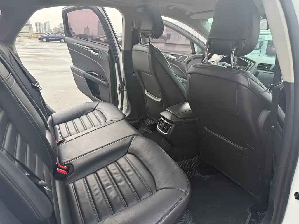 Ford Mondeo — миниатюра 10