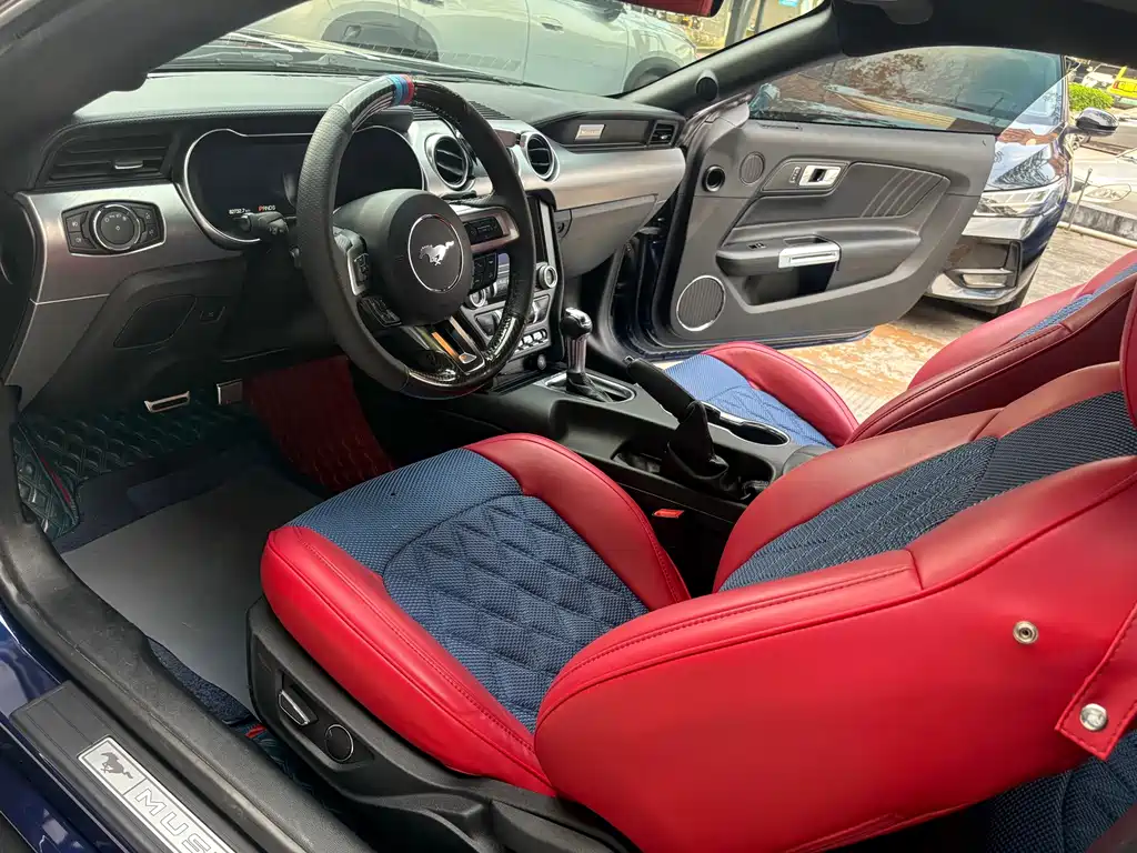 Ford Mustang — миниатюра 8