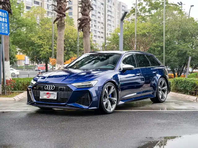 AUDI RS 6