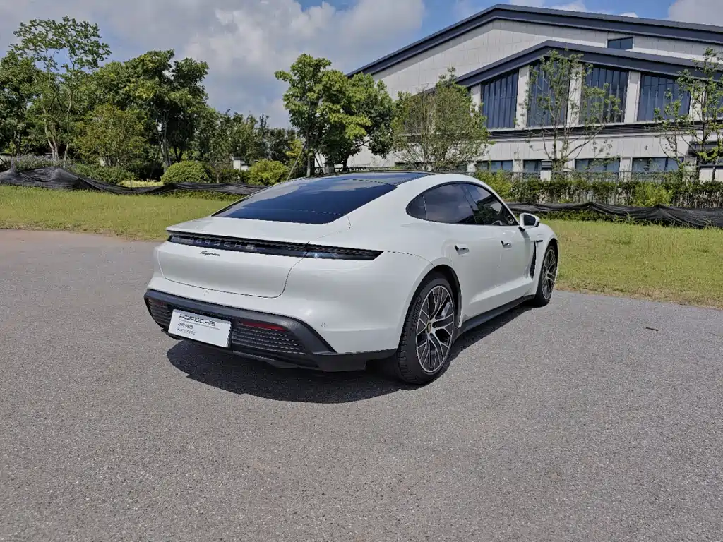 Porsche Taycan — миниатюра 7