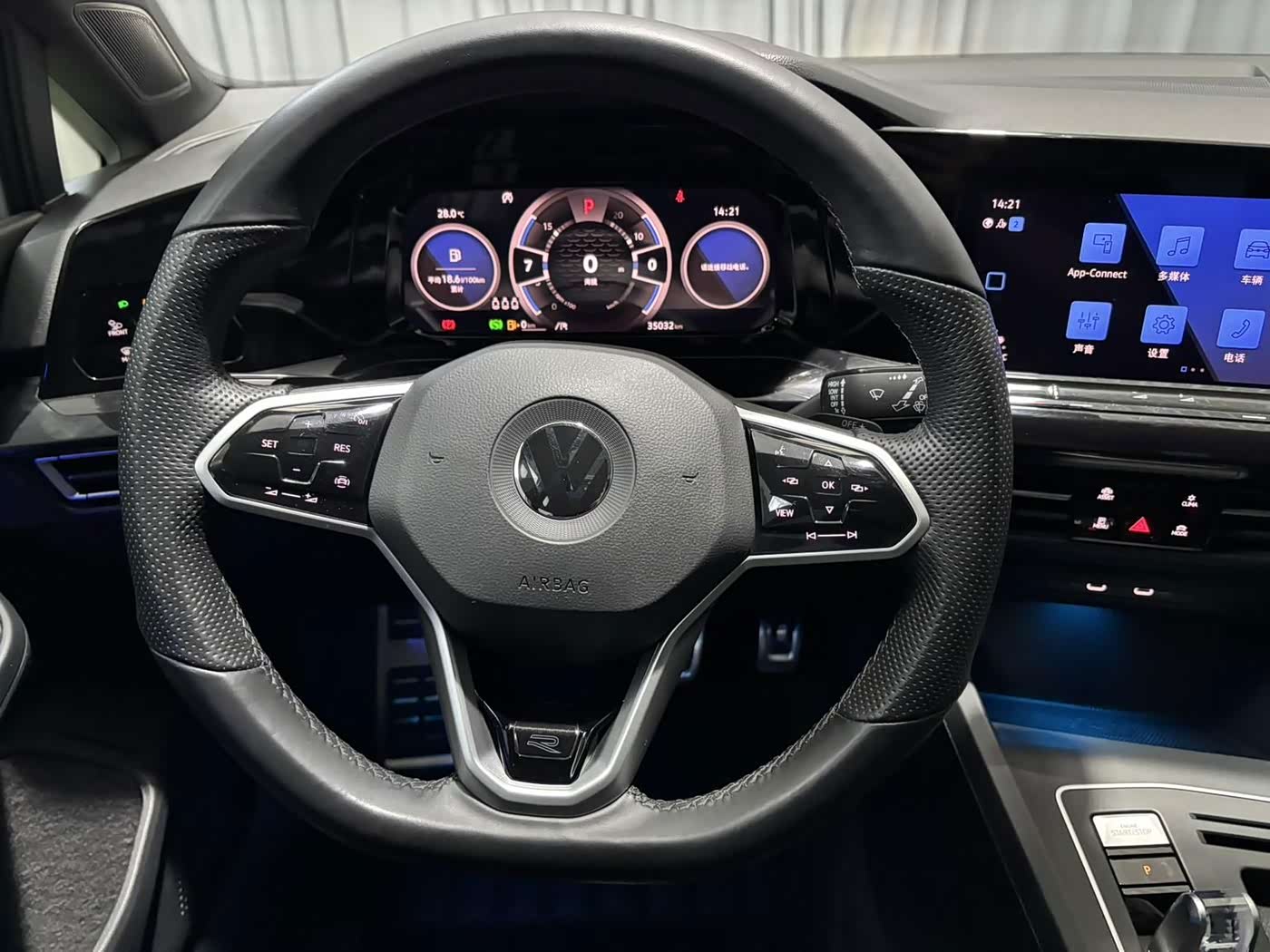Volkswagen Golf 1.4 л 2022 г. Белый, пробег 35000 км