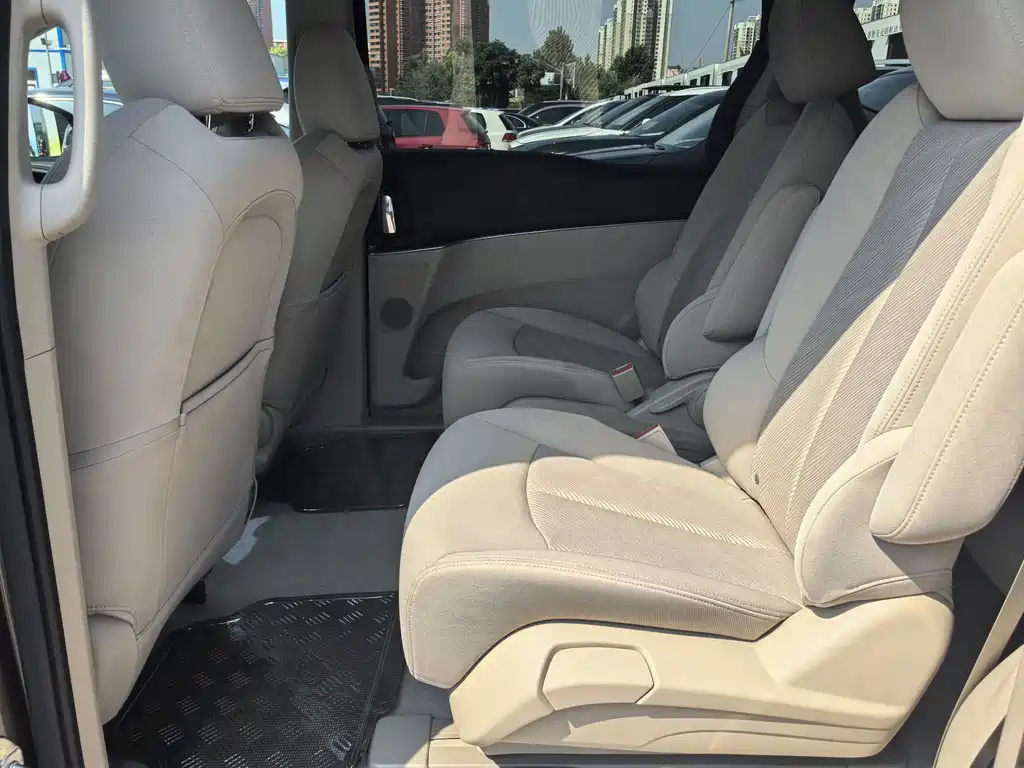 Buick GL8 — миниатюра 9