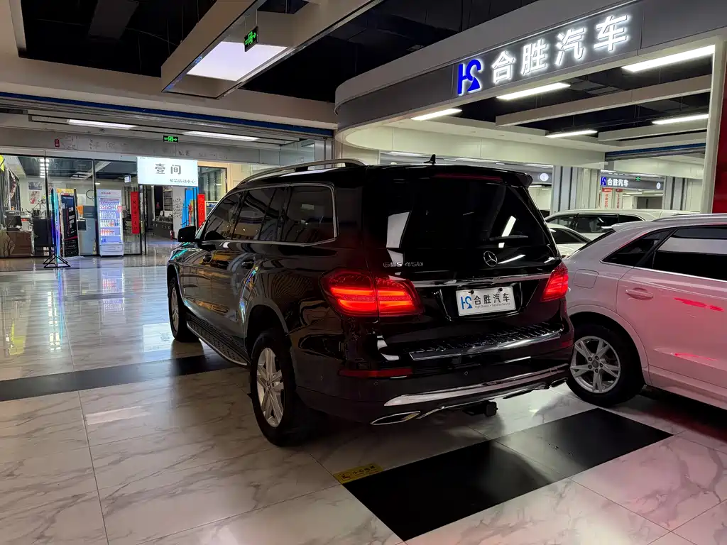 Mercedes-Benz GLS — миниатюра 9