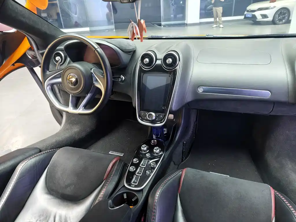 McLaren GT — миниатюра 11