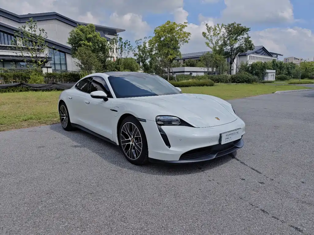 Porsche Taycan — миниатюра 6