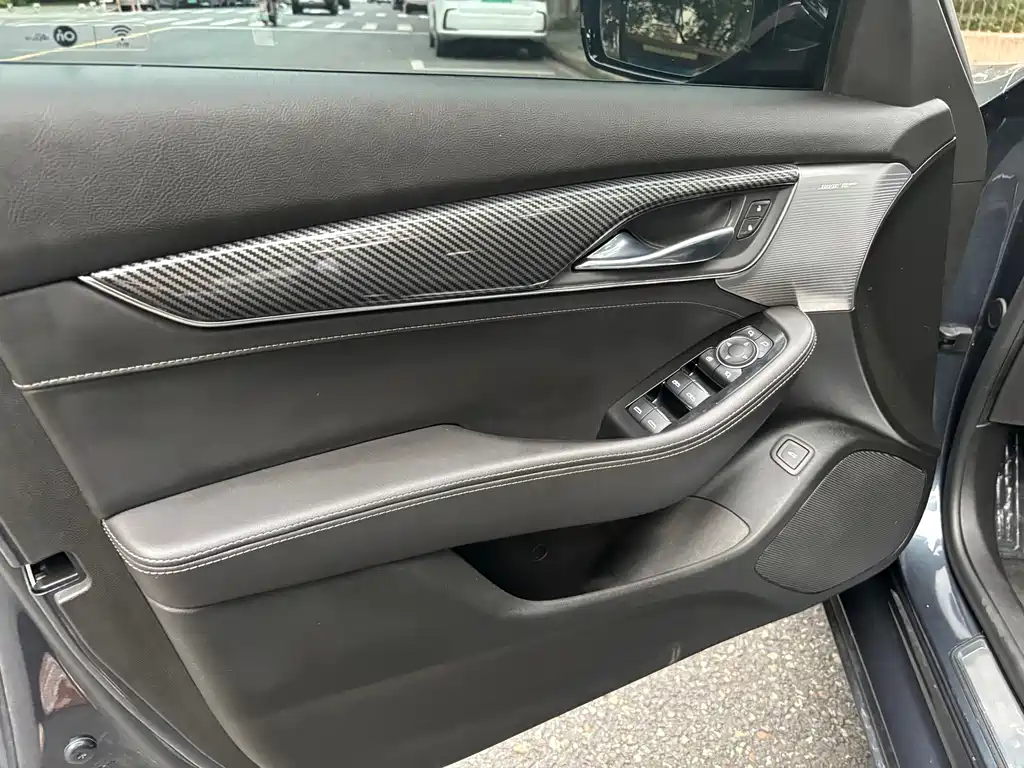 Cadillac CT5 — миниатюра 5