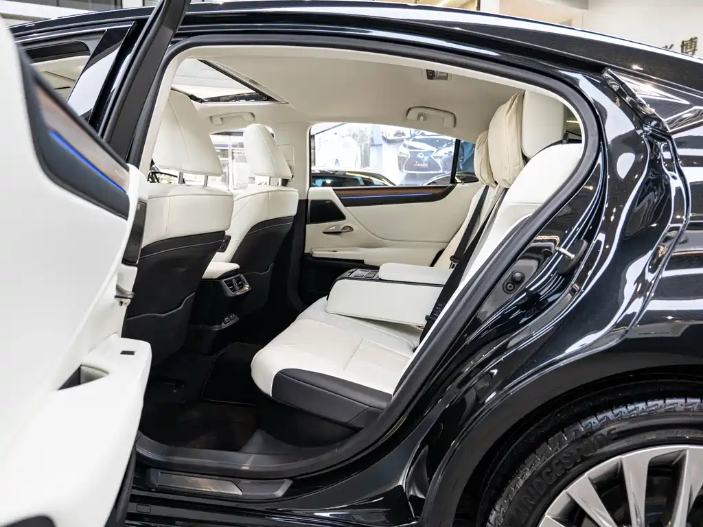 Lexus ES 2025 300h Executive