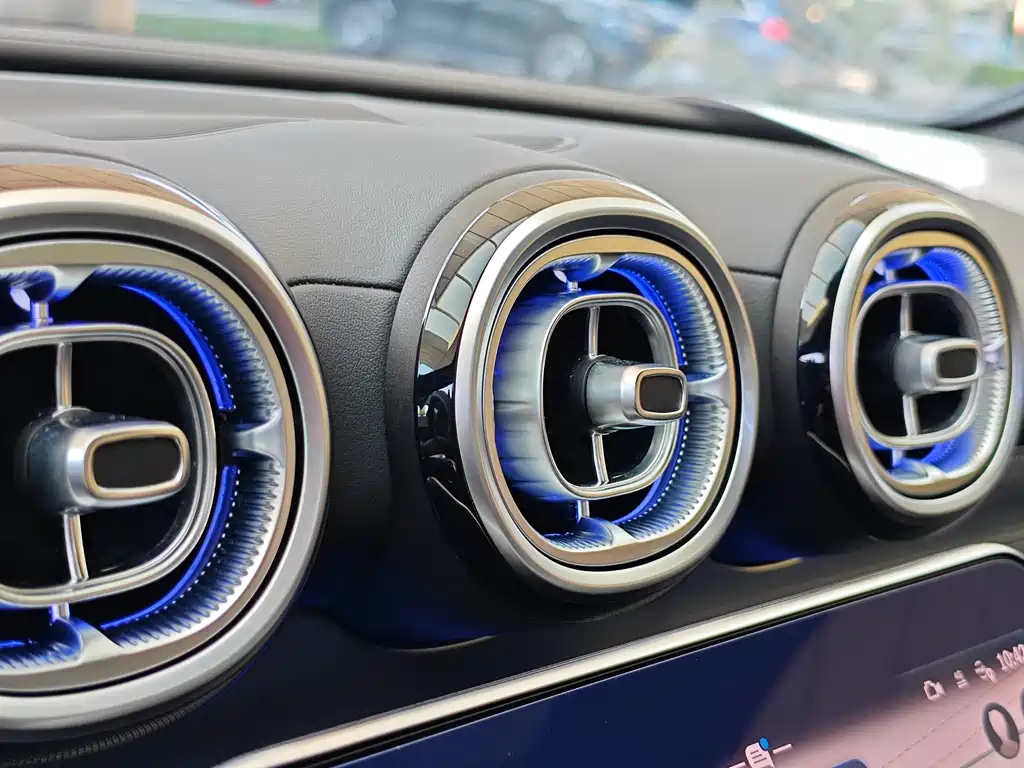 Mercedes-Benz C-Class — миниатюра 13