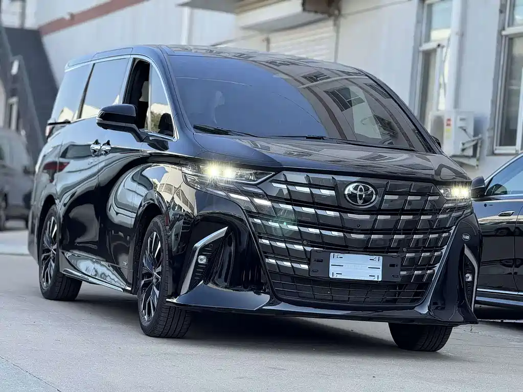 Toyota Alphard — миниатюра 3