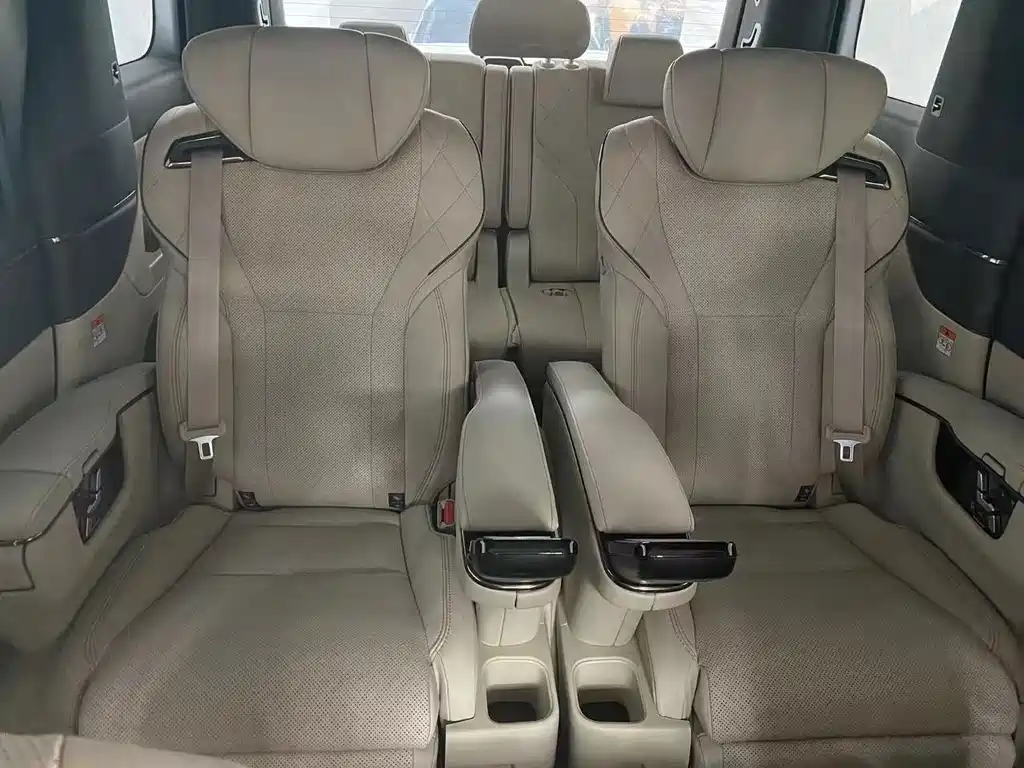 Toyota Alphard — миниатюра 5