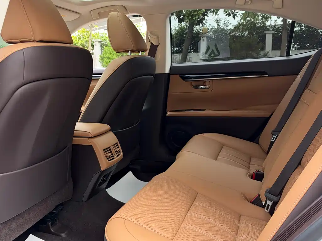 Lexus ES — миниатюра 10