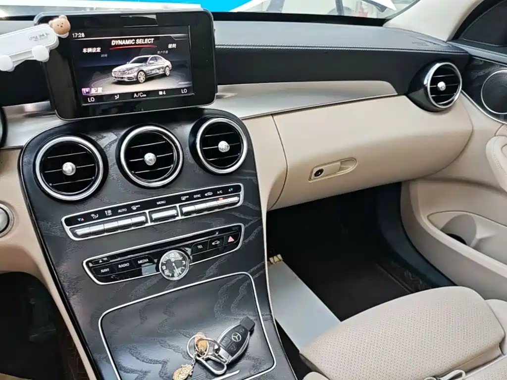 Mercedes-Benz C-Class — миниатюра 13