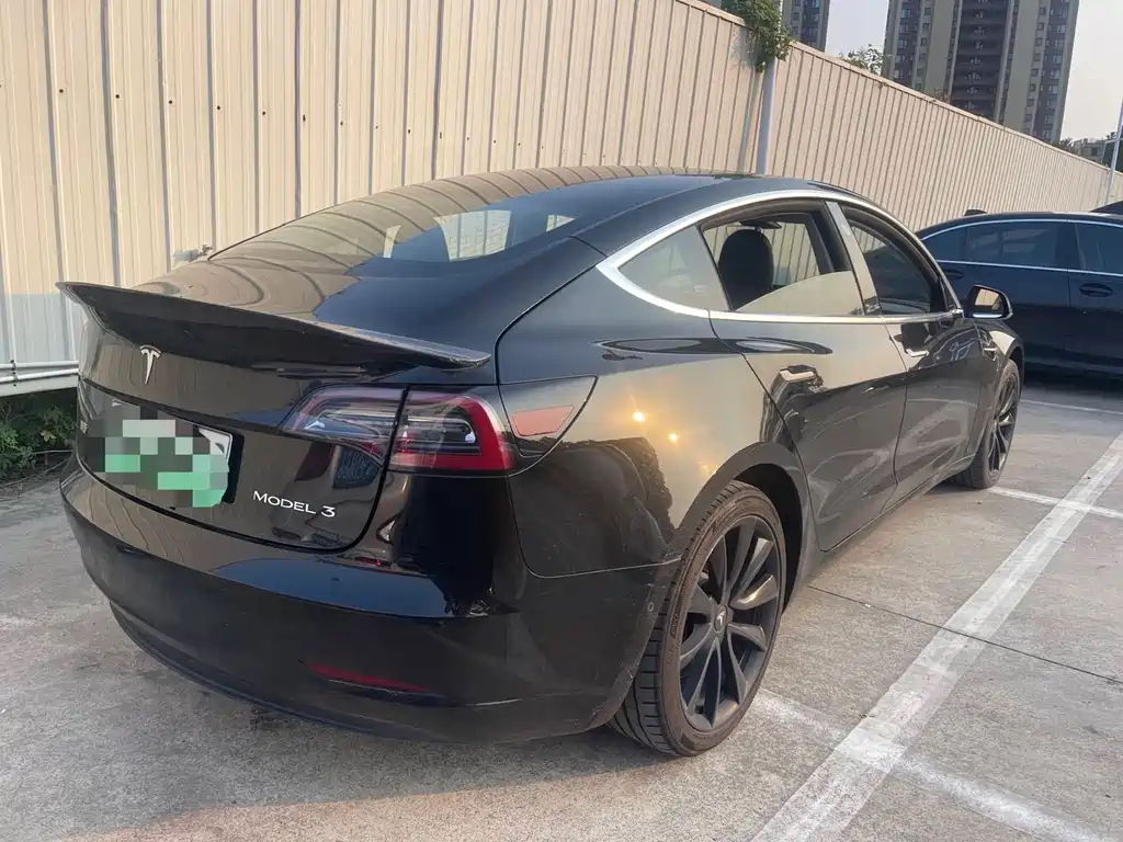 Tesla Model 3 — миниатюра 9