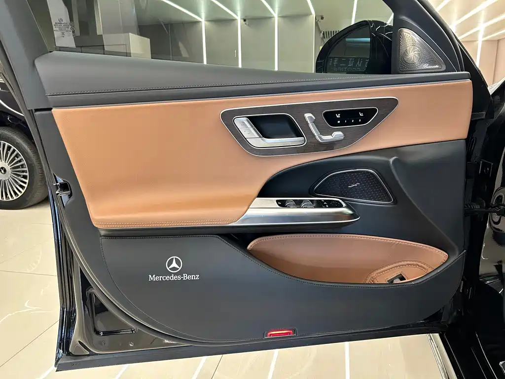 Mercedes-Benz E-Class — миниатюра 8