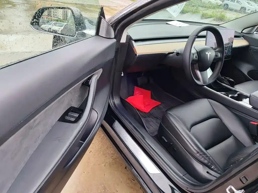Tesla Model 3 — миниатюра 16