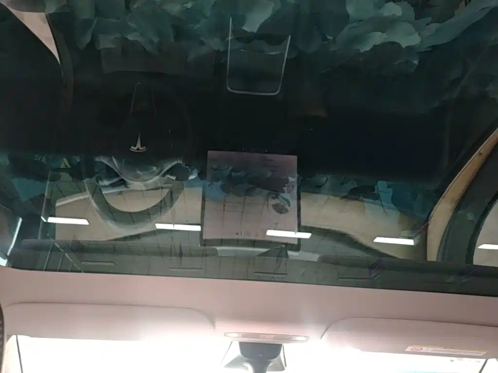 Tesla Model Y — миниатюра 18