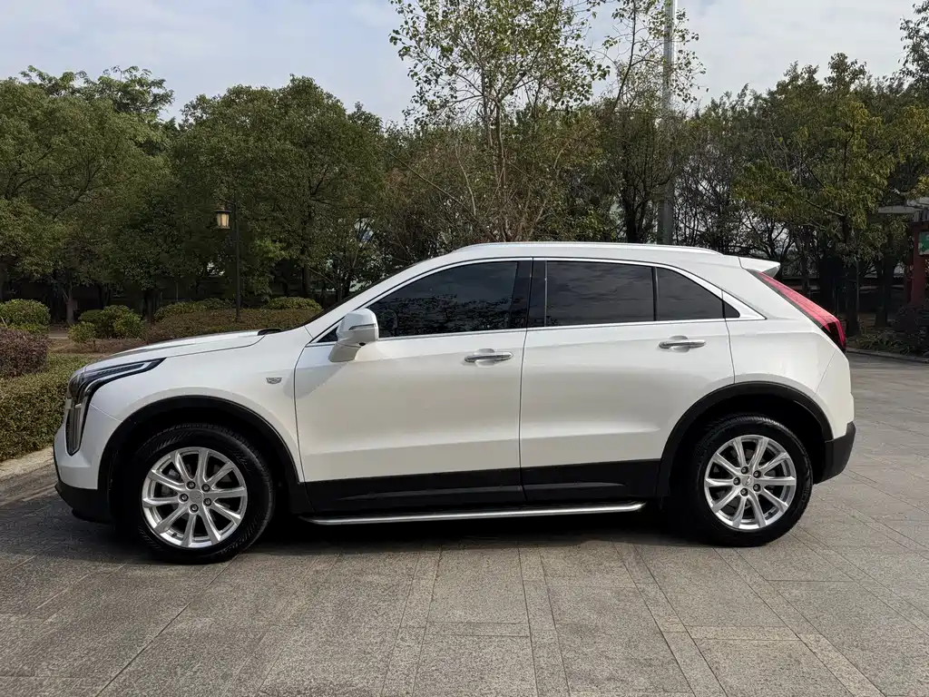 CADILLAC XT4