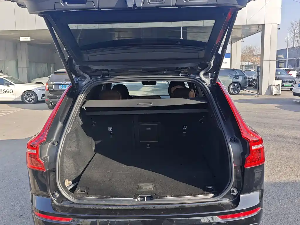 VOLVO XC60 PLUG IN HYBRID