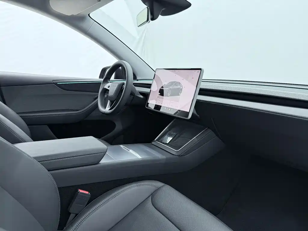 Tesla Model Y — миниатюра 9