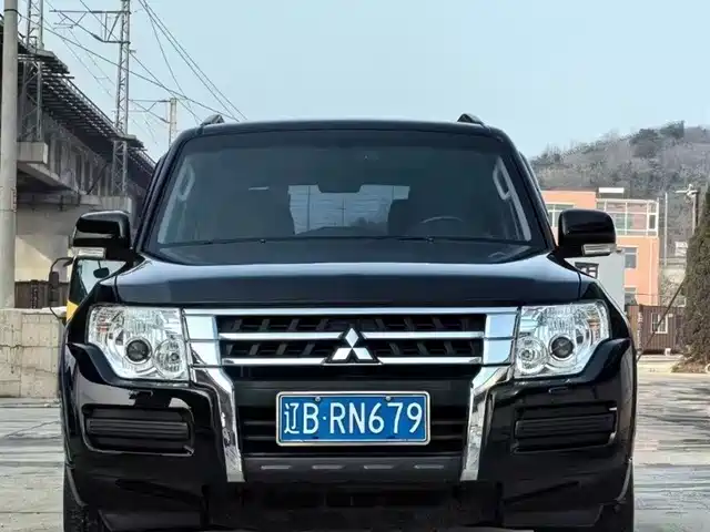 mitsubishi pajero