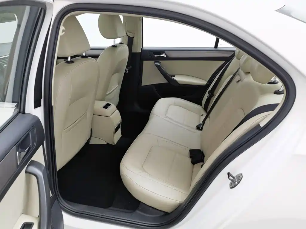 Skoda Rapid — миниатюра 15