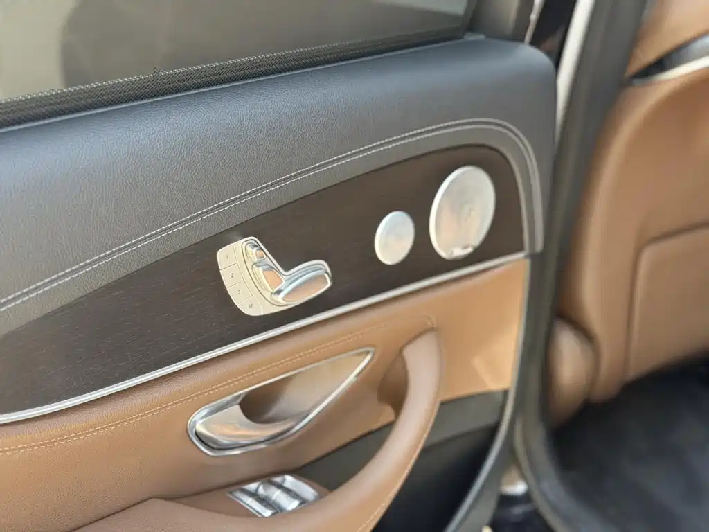 Mercedes-Benz E-Class — миниатюра 6